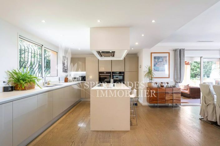 Image No.6-4 Bed House for sale