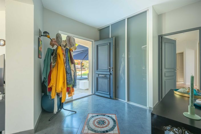 Image No.10-3 Bed House for sale
