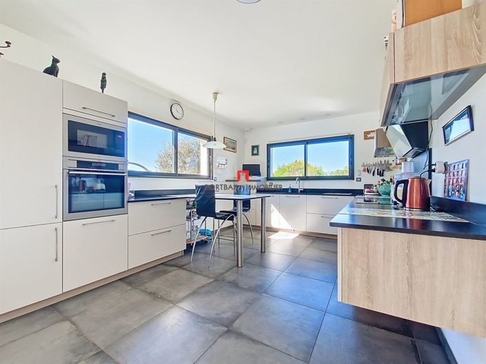 Image No.8-4 Bed House for sale