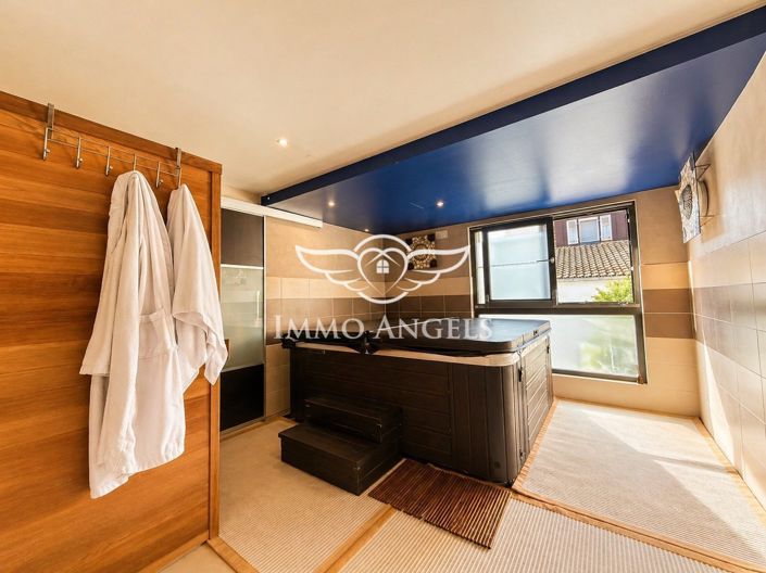 Image No.8-3 Bed House for sale
