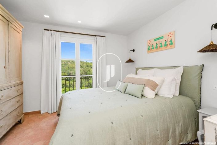 Image No.11-5 Bed House for sale