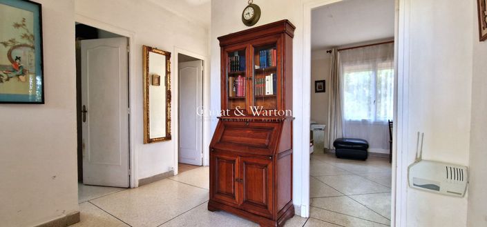 Image No.8-3 Bed House for sale