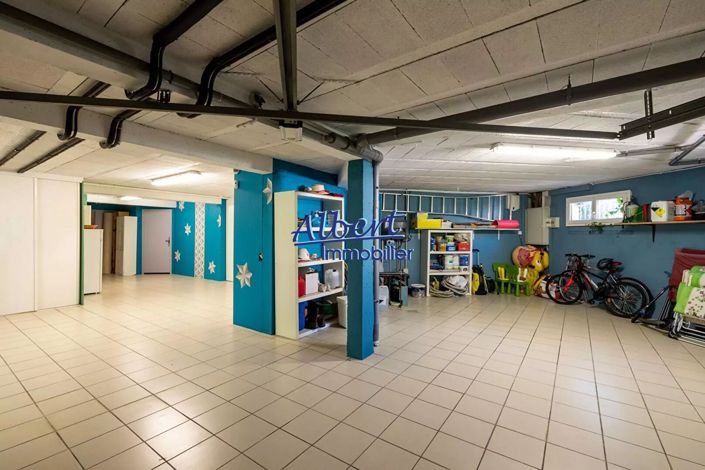 Image No.18-4 Bed House for sale