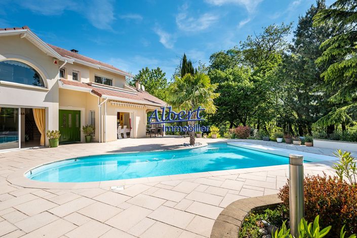 Image No.2-4 Bed House for sale