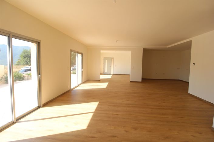 Image No.3-4 Bed House for sale