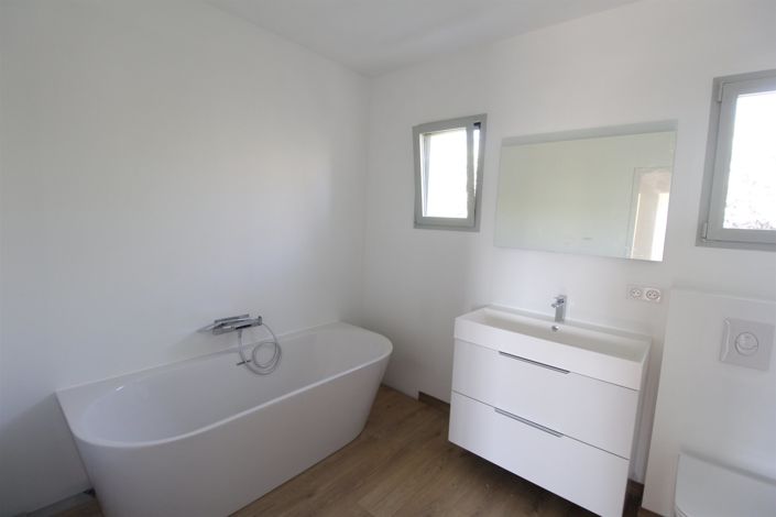 Image No.8-4 Bed House for sale
