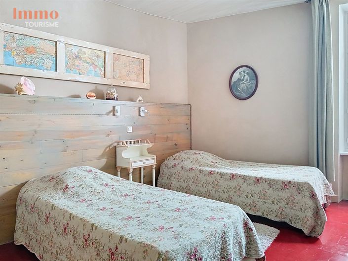 Image No.22-8 Bed House for sale