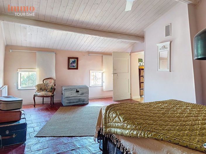 Image No.29-8 Bed House for sale
