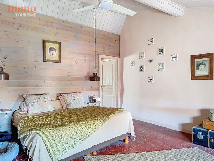 Image No.30-8 Bed House for sale