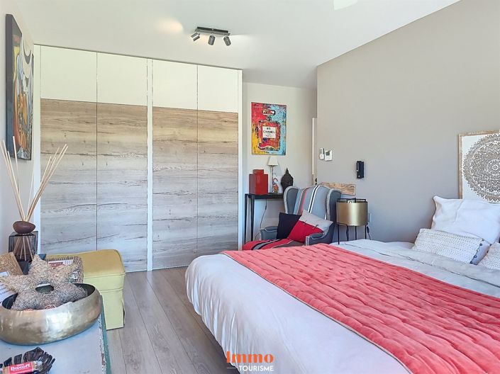 Image No.13-5 Bed Property for sale