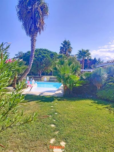Image No.16-5 Bed Property for sale