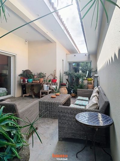 Image No.20-5 Bed Property for sale