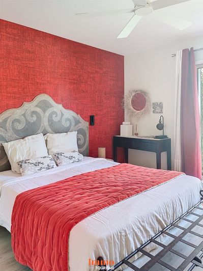 Image No.6-5 Bed Property for sale