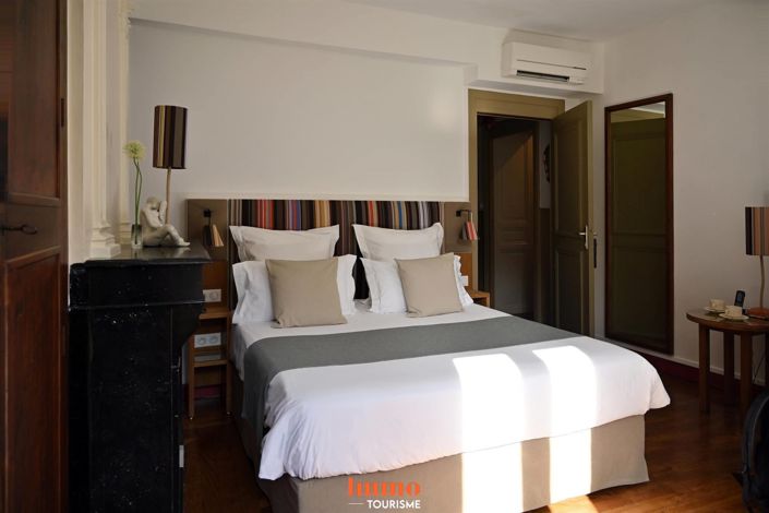 Image No.18-7 Bed House for sale