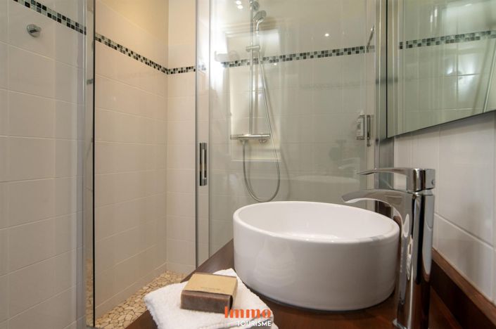Image No.20-7 Bed House for sale