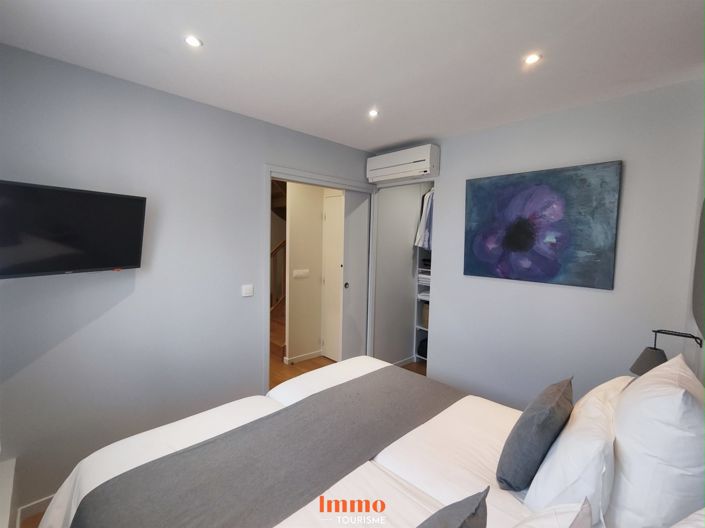 Image No.25-7 Bed House for sale