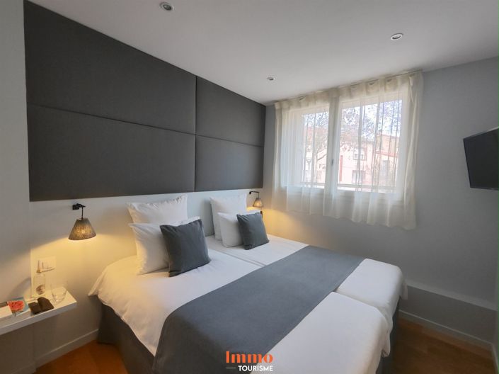 Image No.28-7 Bed House for sale