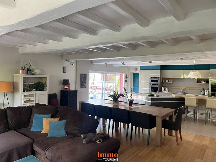 Image No.24-16 Bed House for sale