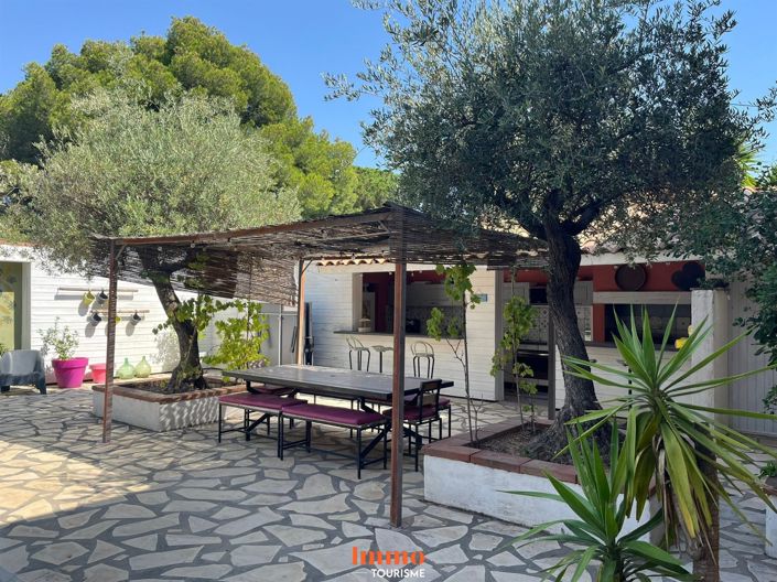 Image No.6-16 Bed House for sale