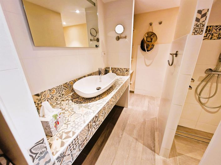 Image No.12-5 Bed House for sale