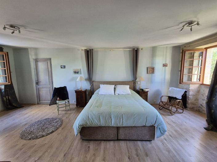 Image No.8-5 Bed House for sale