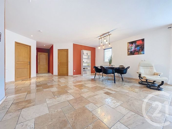Image No.11-3 Bed House for sale