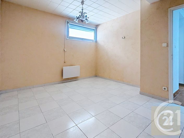 Image No.10-3 Bed House for sale