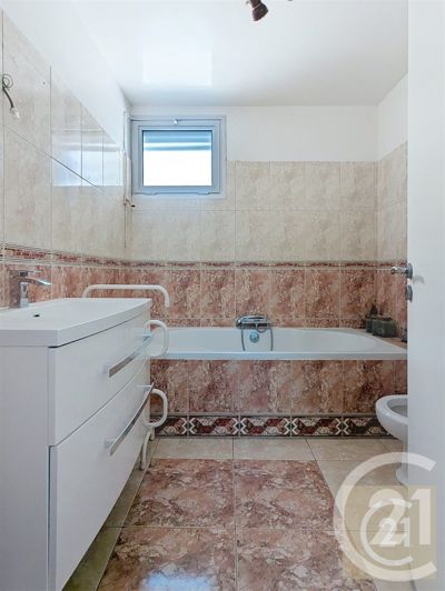 Image No.11-3 Bed House for sale