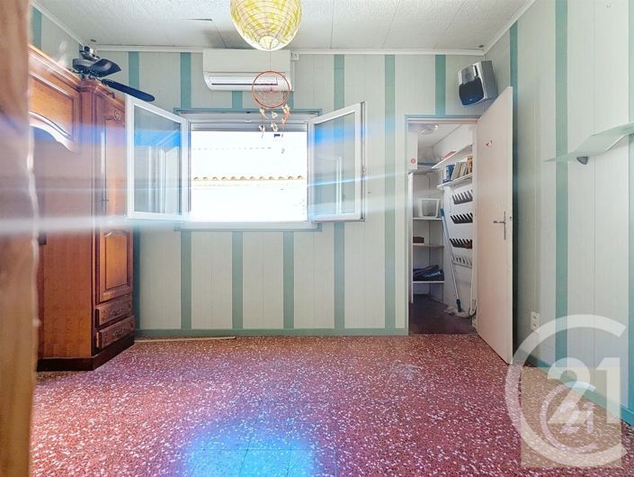 Image No.18-3 Bed House for sale