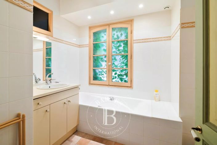 Image No.22-7 Bed House for sale
