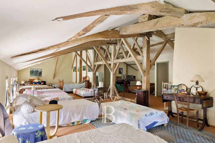 Image No.27-7 Bed House for sale