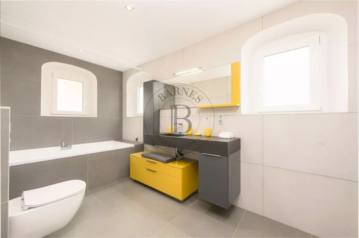 Image No.11-6 Bed House for sale