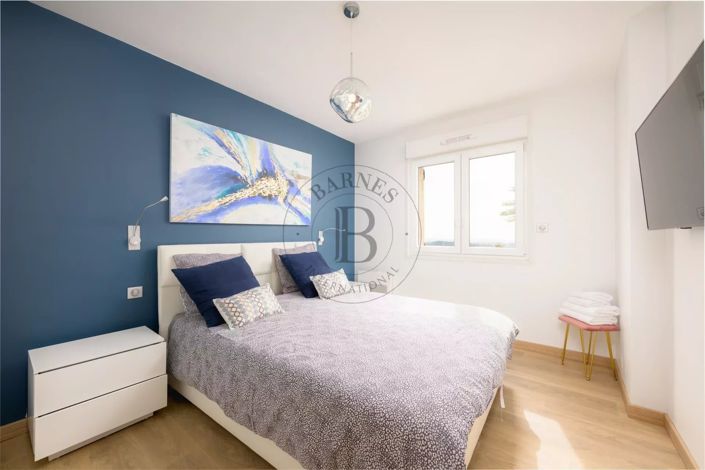 Image No.16-6 Bed House for sale