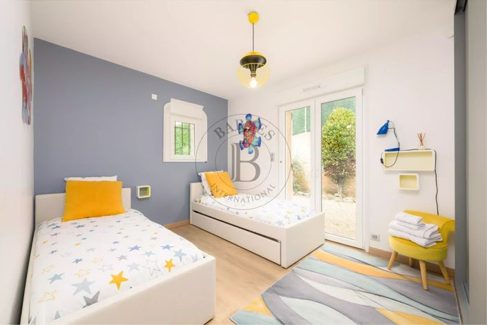 Image No.17-6 Bed House for sale