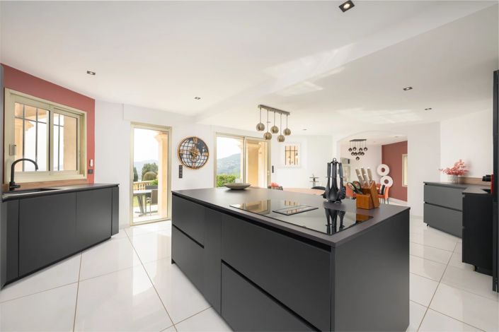 Image No.3-6 Bed House for sale