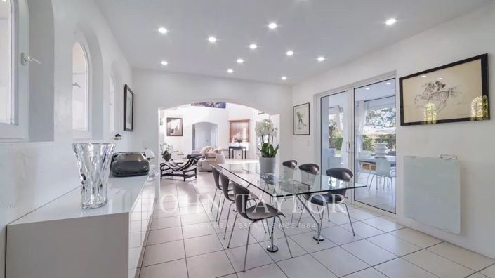 Image No.8-4 Bed House for sale