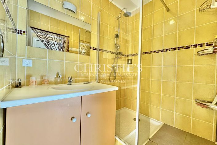 Image No.23-9 Bed House for sale