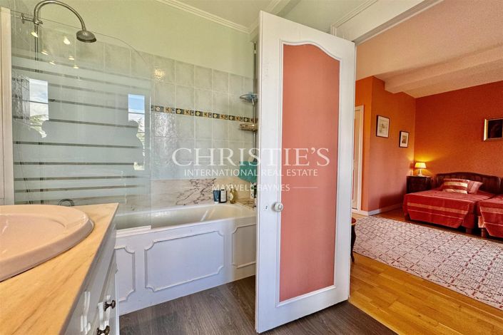 Image No.25-9 Bed House for sale