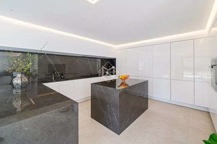 Image No.7-6 Bed House for sale