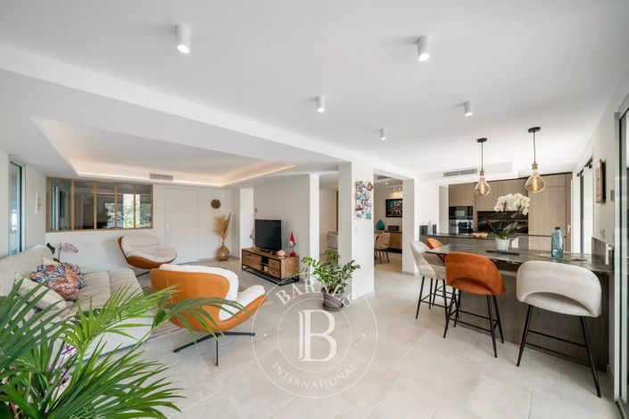 Image No.5-4 Bed House for sale