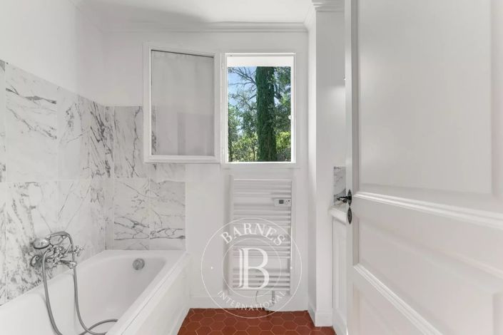 Image No.12-4 Bed House for sale