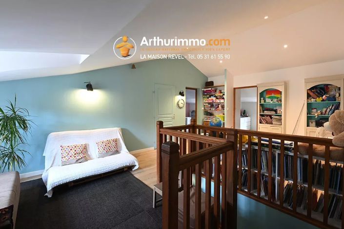 Image No.17-6 Bed House for sale