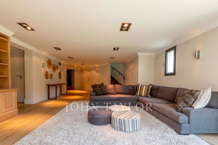 Image No.24-5 Bed House for sale