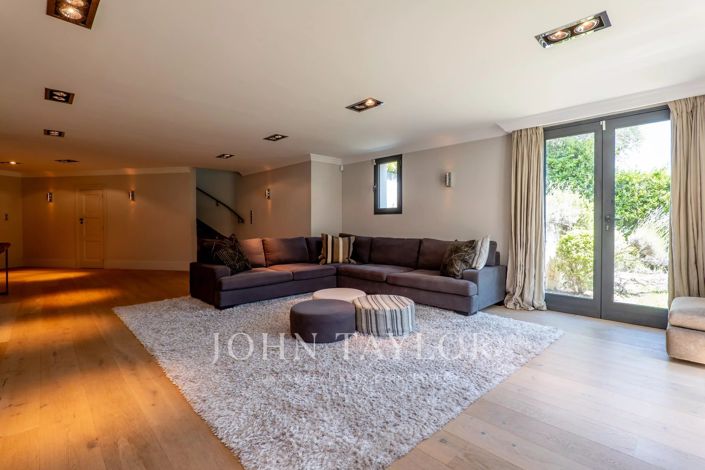 Image No.25-5 Bed House for sale