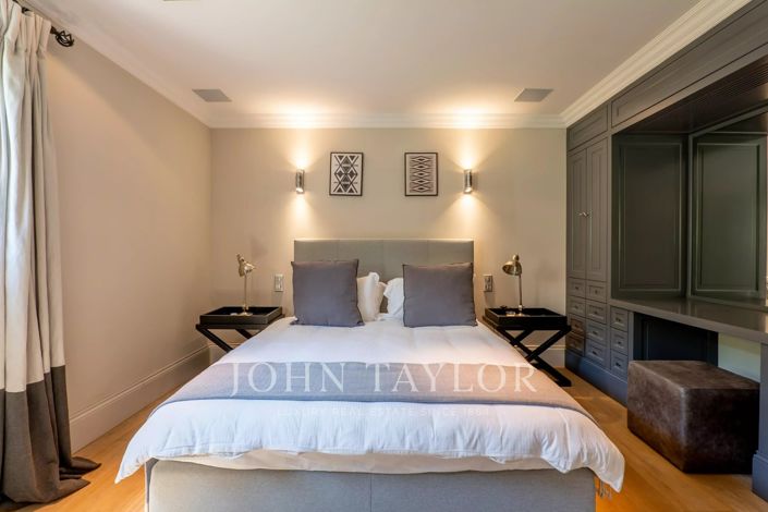 Image No.26-5 Bed House for sale