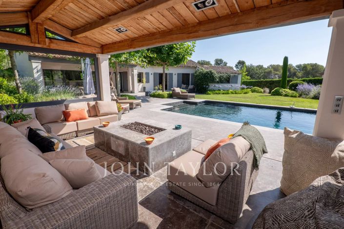 Image No.6-5 Bed House for sale