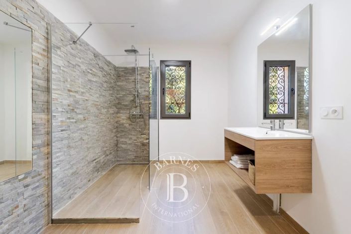 Image No.11-6 Bed House for sale