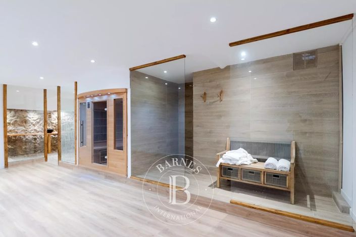 Image No.12-6 Bed House for sale