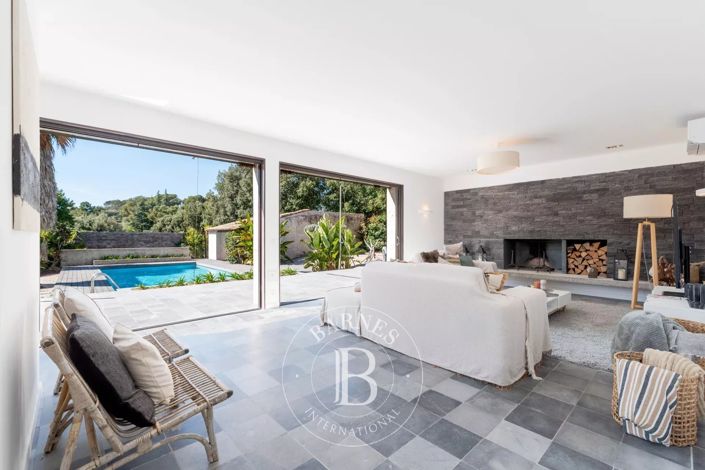 Image No.16-6 Bed House for sale