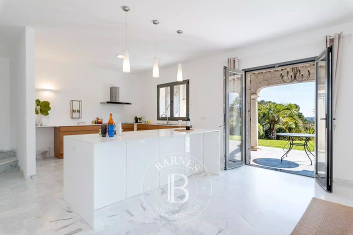 Image No.19-6 Bed House for sale
